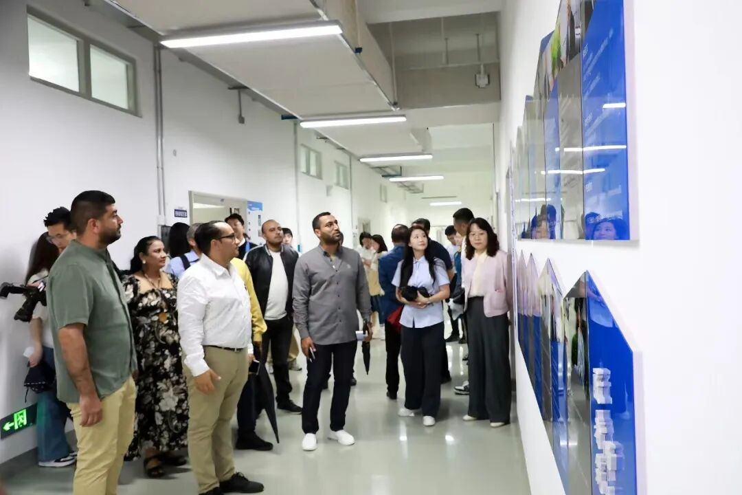 深化产教融合，共育丝路工匠|陕建外籍员工走进我校，共话校企合作新篇章