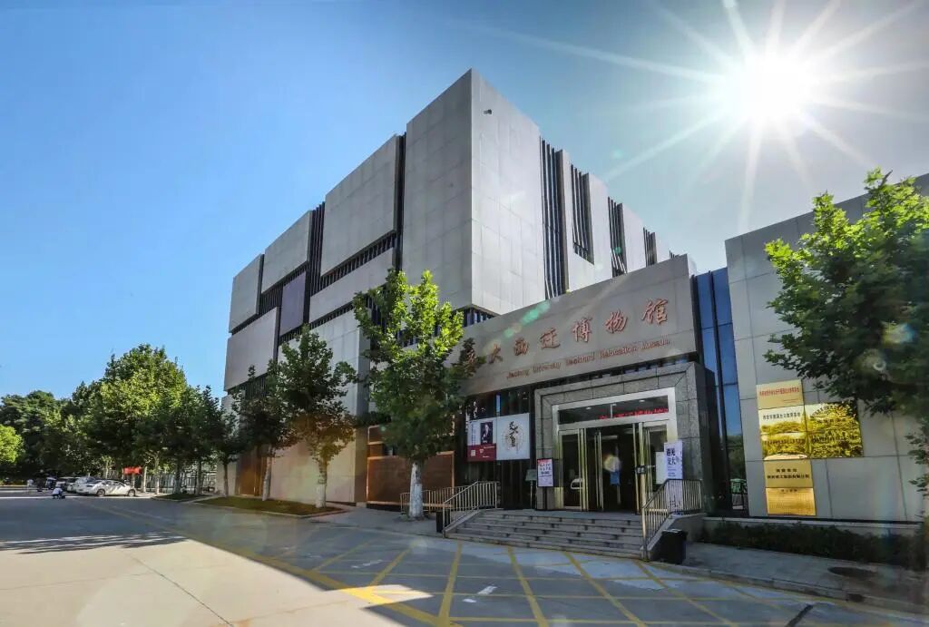 两校纪委组织开展青年干部廉洁文化教育活动